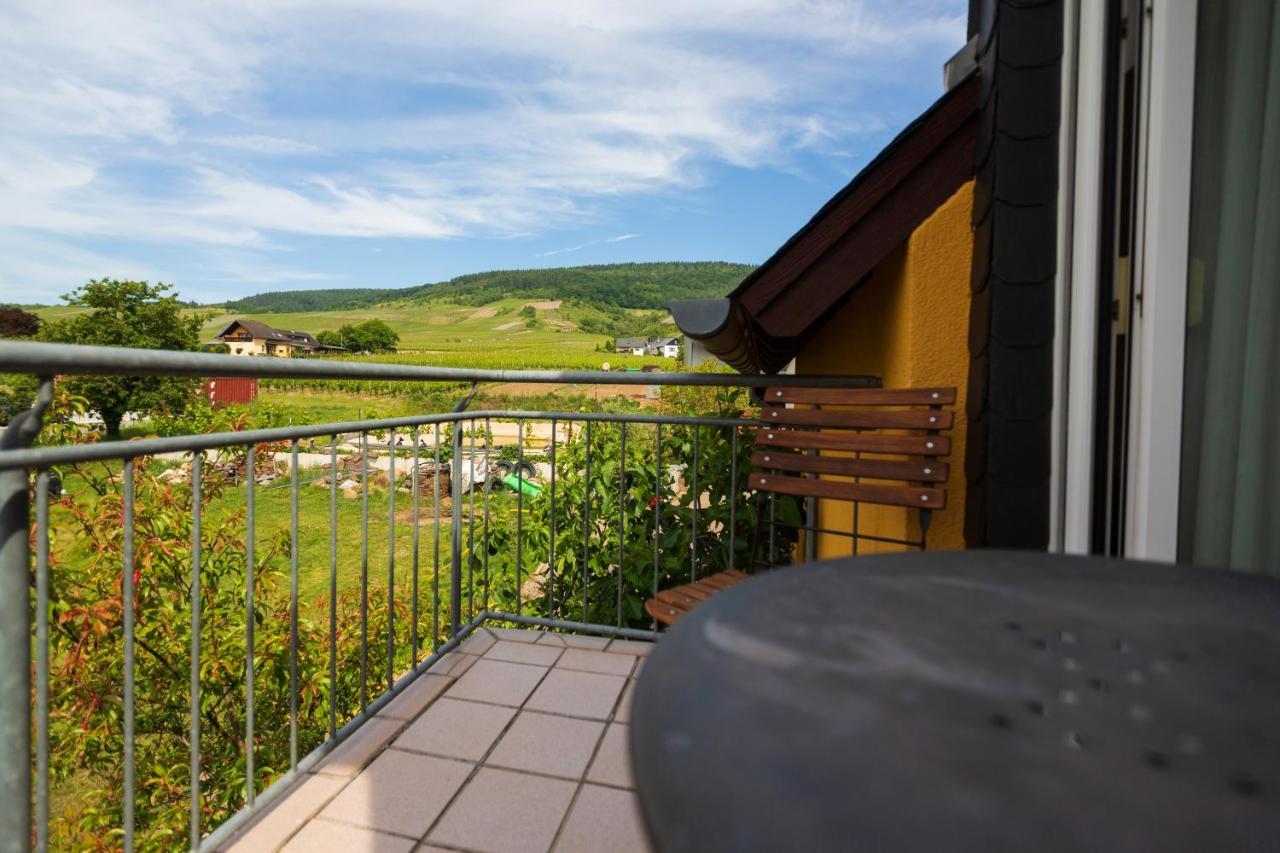 Bio-Weingut Staffelter Hof Guest House Krov Exterior photo