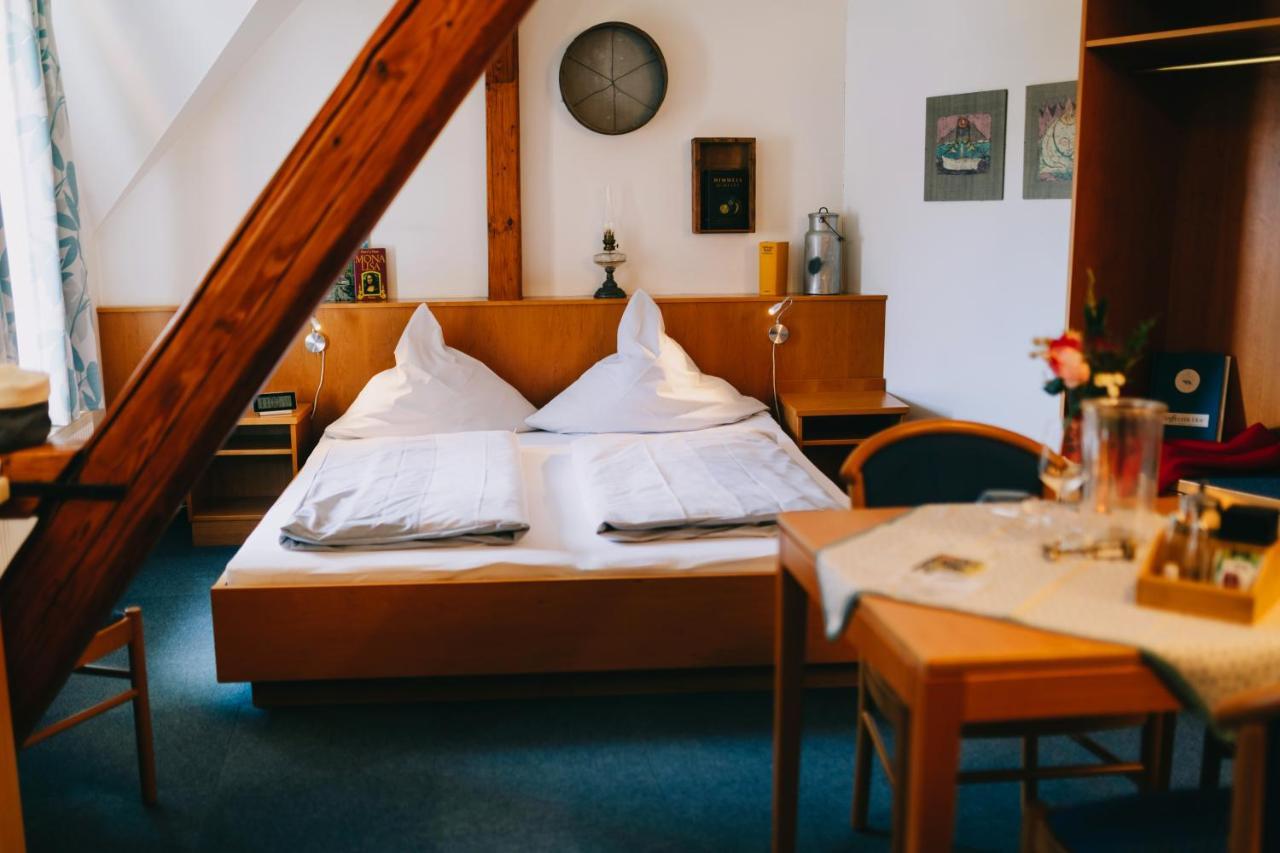Bio-Weingut Staffelter Hof Guest House Krov Exterior photo
