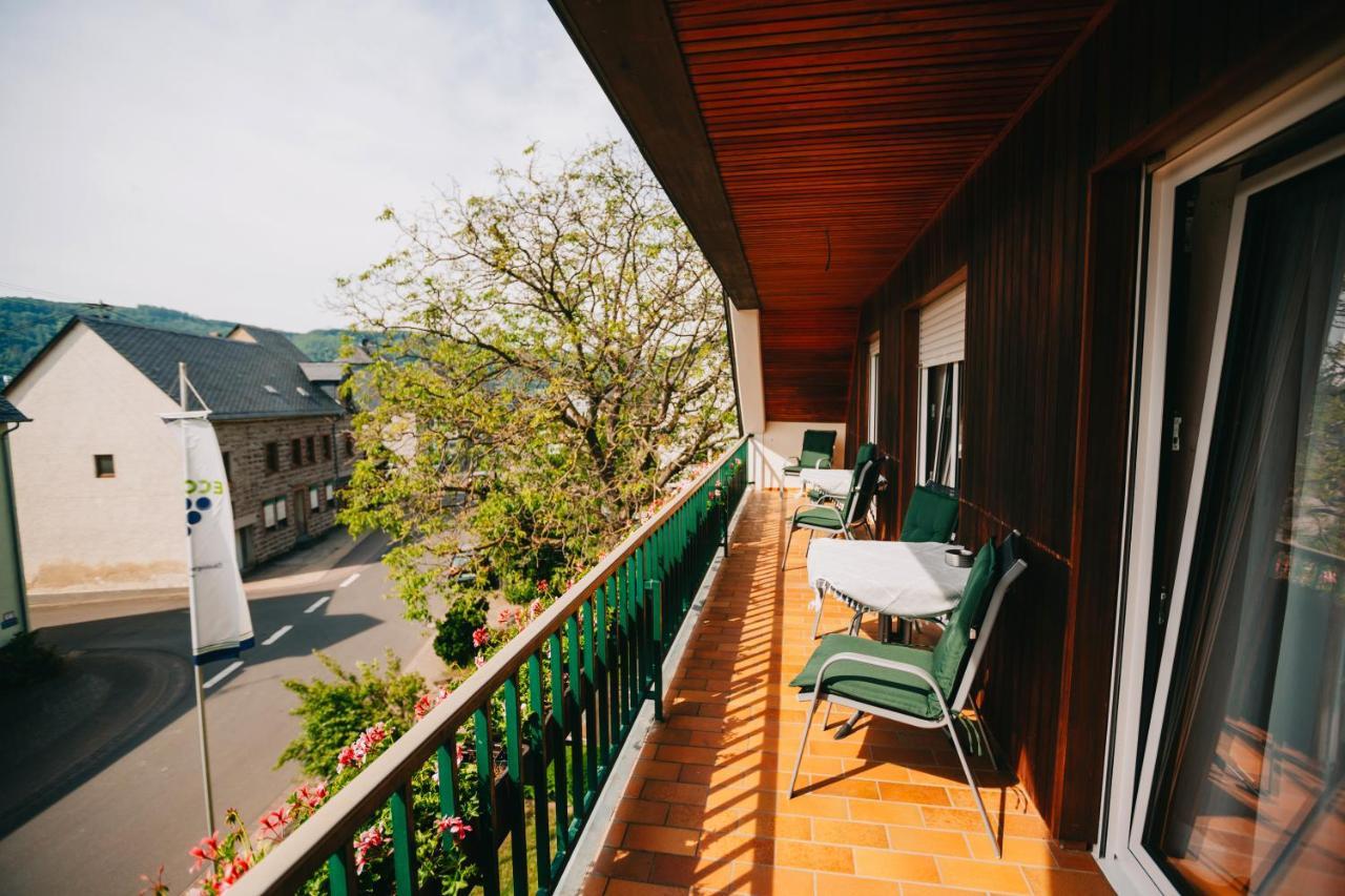 Bio-Weingut Staffelter Hof Guest House Krov Exterior photo