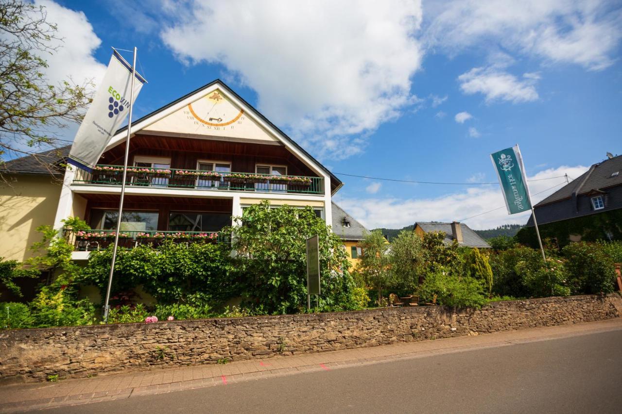 Bio-Weingut Staffelter Hof Guest House Krov Exterior photo