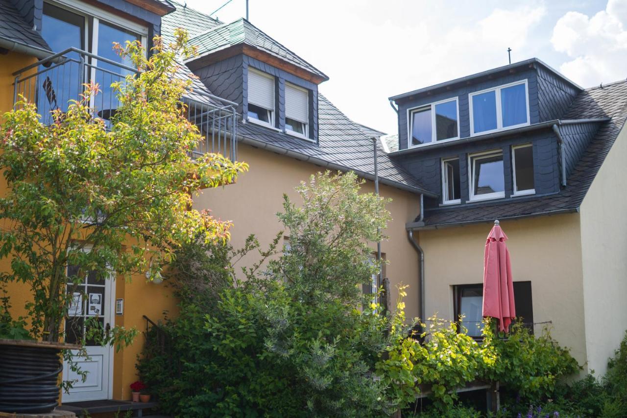 Bio-Weingut Staffelter Hof Guest House Krov Exterior photo