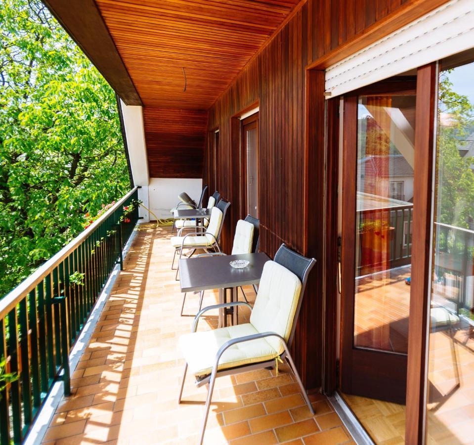 Bio-Weingut Staffelter Hof Guest House Krov Exterior photo
